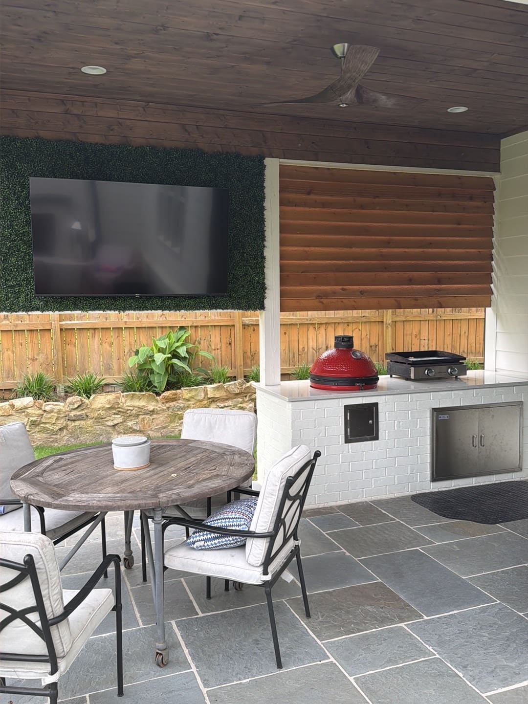 Covered patio outdoor kitchen