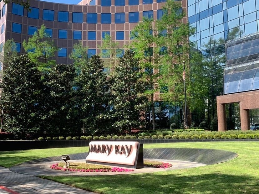 Commercial courtyard landscape at a corporate campus