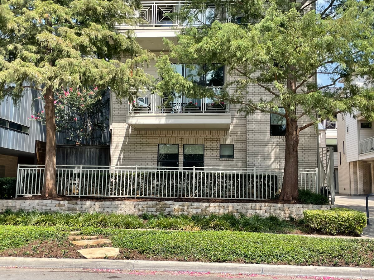 Residential front foundation landscape